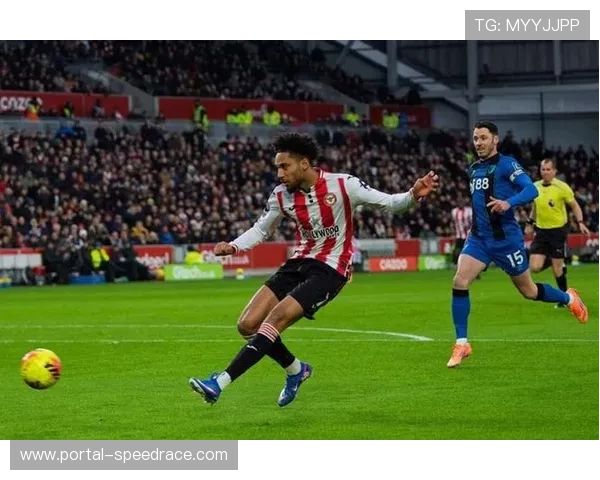 布伦特福德边锋沙德-少林后蹬踹-犯规，直接被红牌罚下