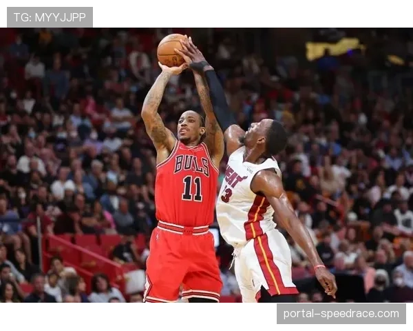 战术趋势：为应对换防，更多球队为中锋增设肘区策应及手递手后外弹三分战术